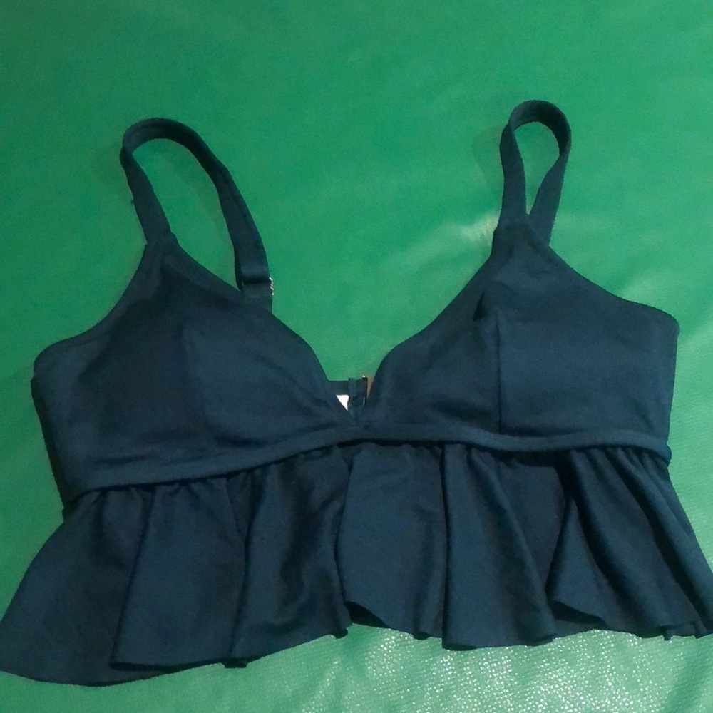 2X Cupshe nwt top ONLY. Deep green.